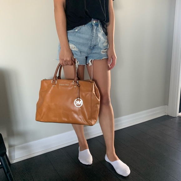 MICHAEL KORS Large Crossbody/Tote - Picture 9 of 10